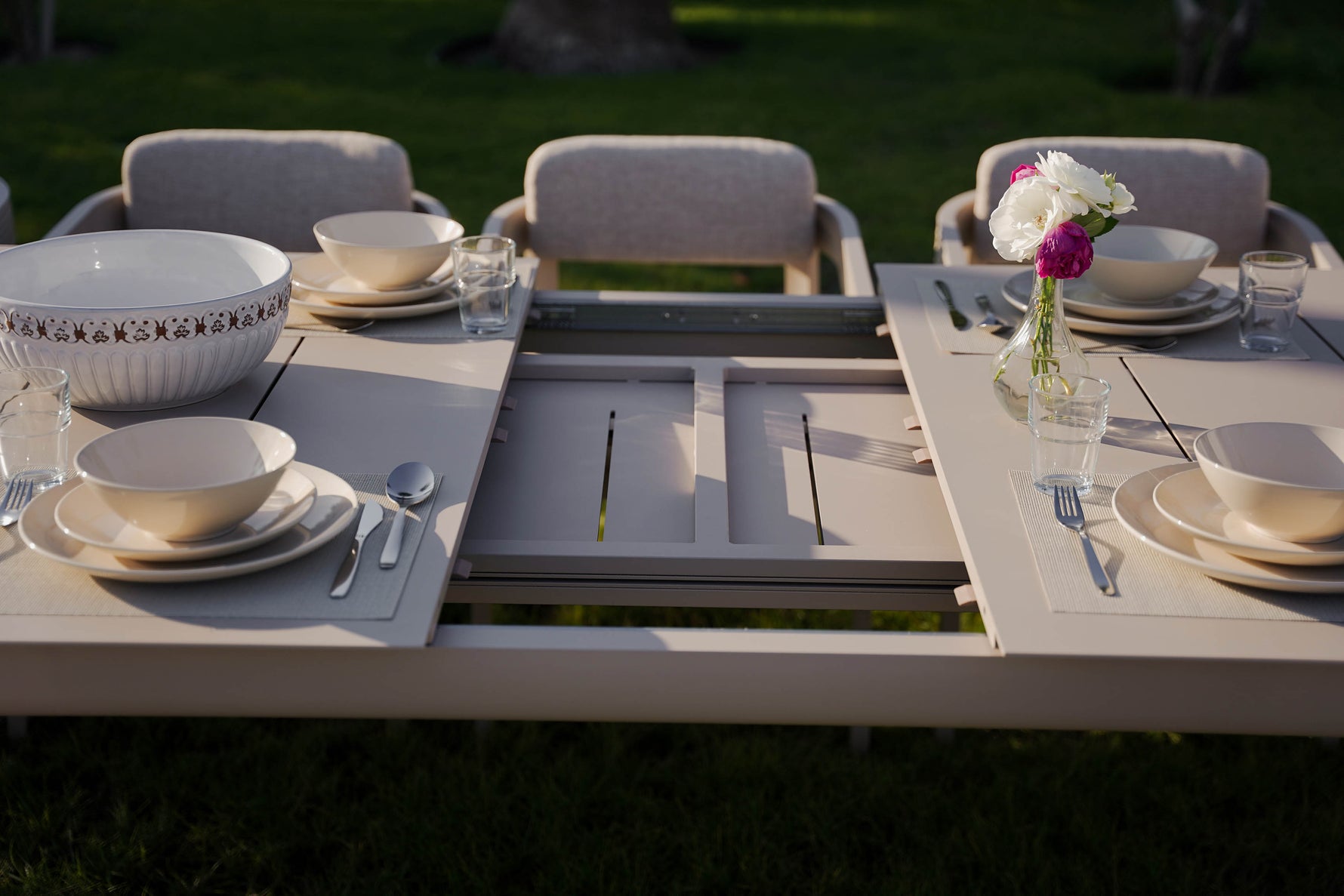 LIMBOURG BEIGE VERSATILE DINING SET L-215CM (EXPANDABLE TO 315CM) - طقم طاولة طعام - بيج