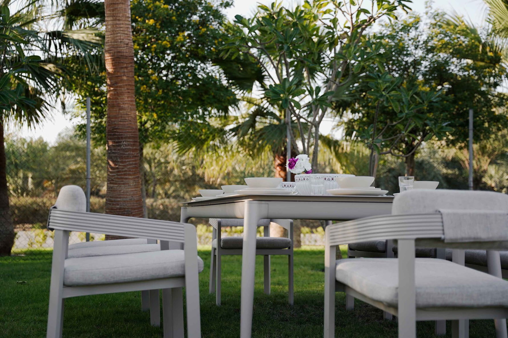 LIMBOURG BEIGE VERSATILE DINING SET L-215CM (EXPANDABLE TO 315CM) - طقم طاولة طعام - بيج