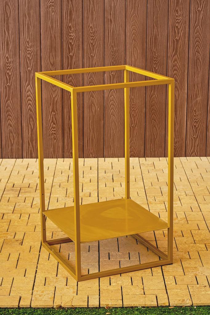 MENTON GOLD IRON STAND - ستاند حديد ذهبي